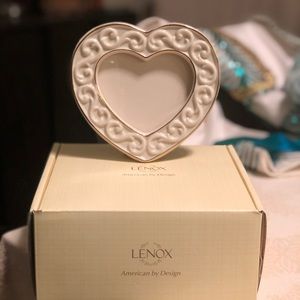 Lenox Scroll Heart Frame.